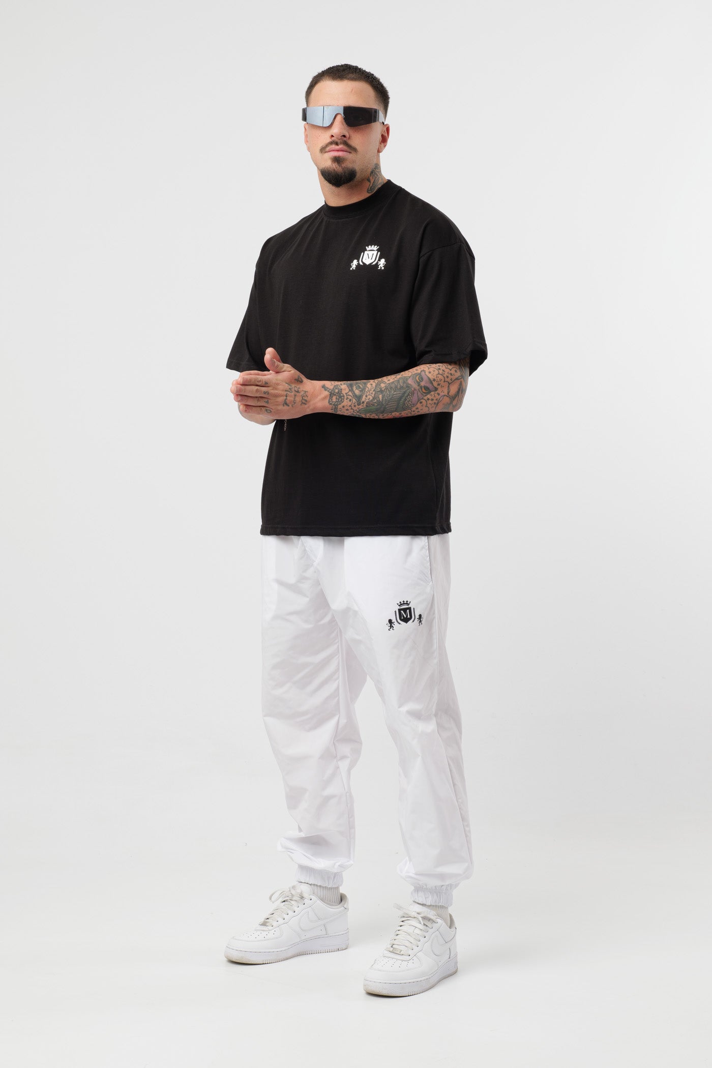 Camiseta Negra con Logo Negro