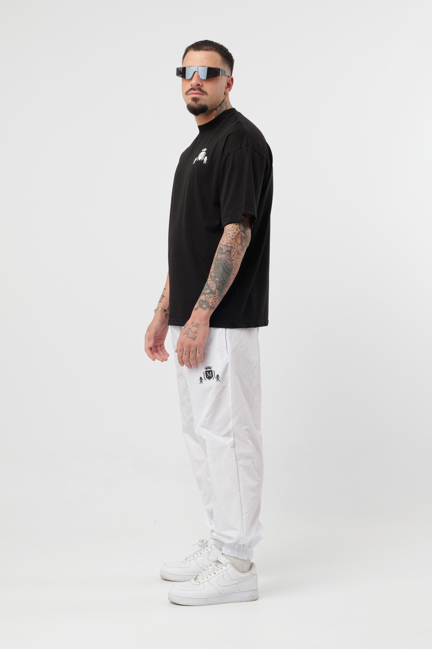Camiseta Negra con Logo Negro