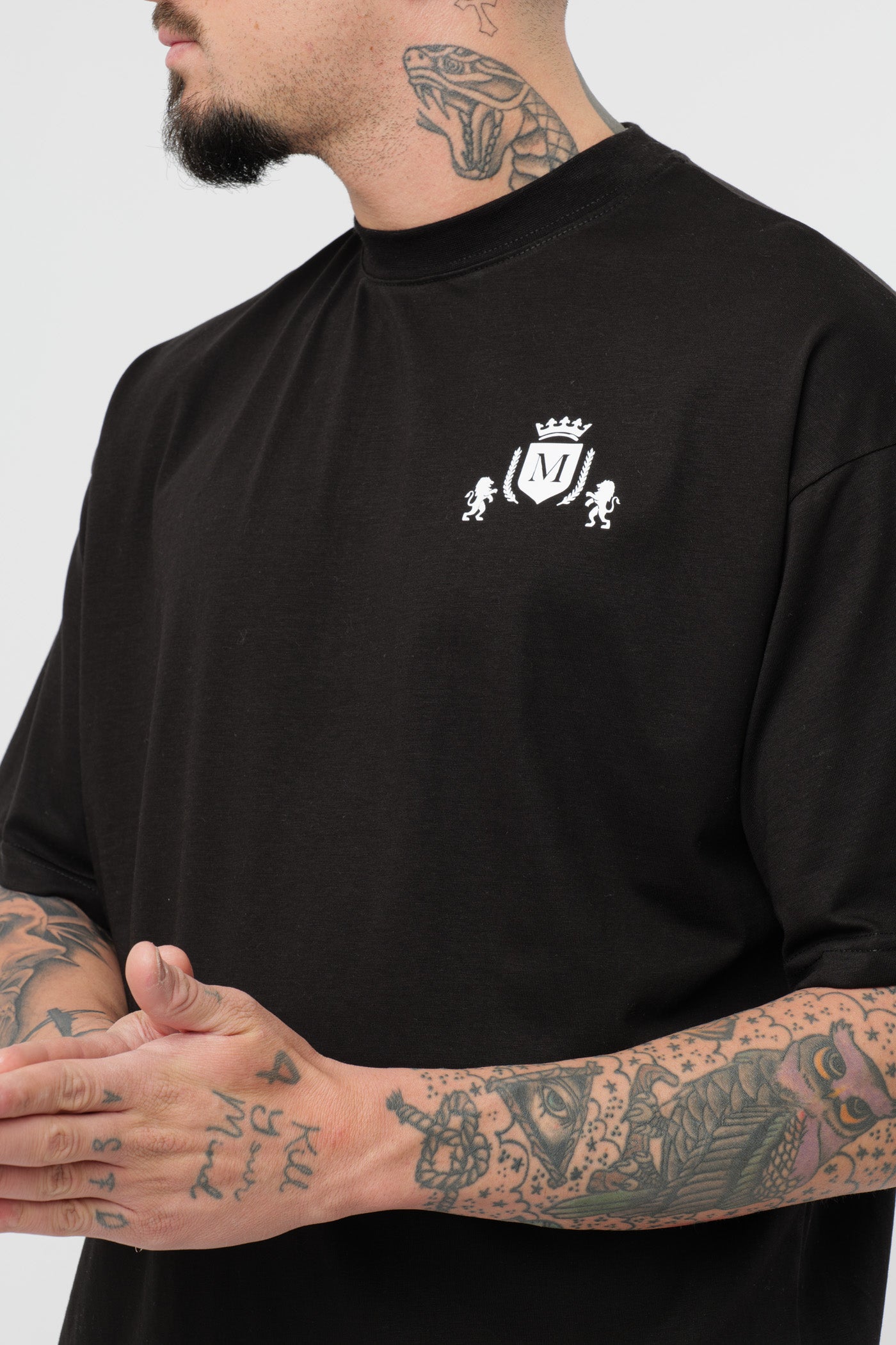 Camiseta Negra con Logo Negro