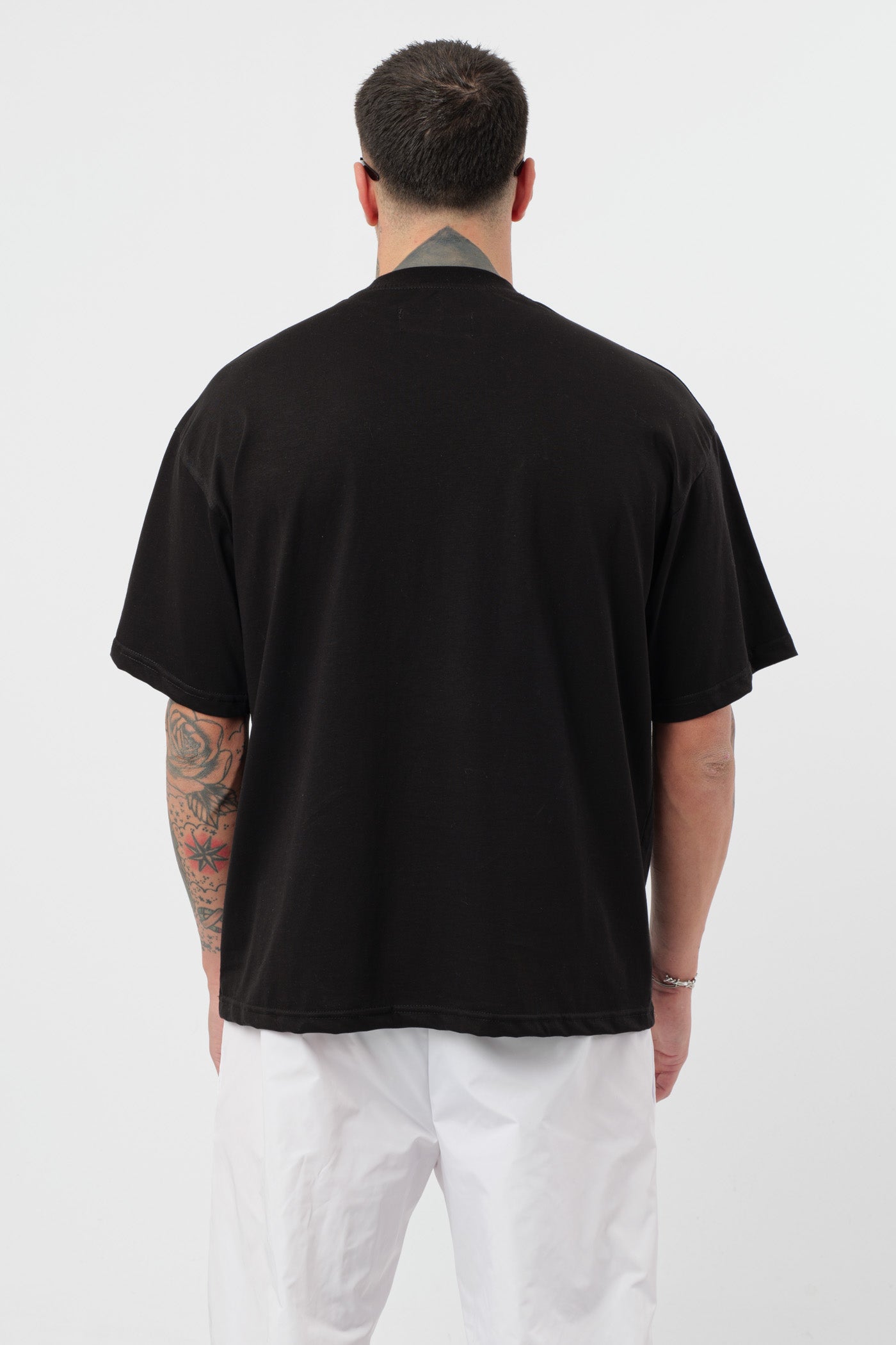 Camiseta Negra con Logo Negro