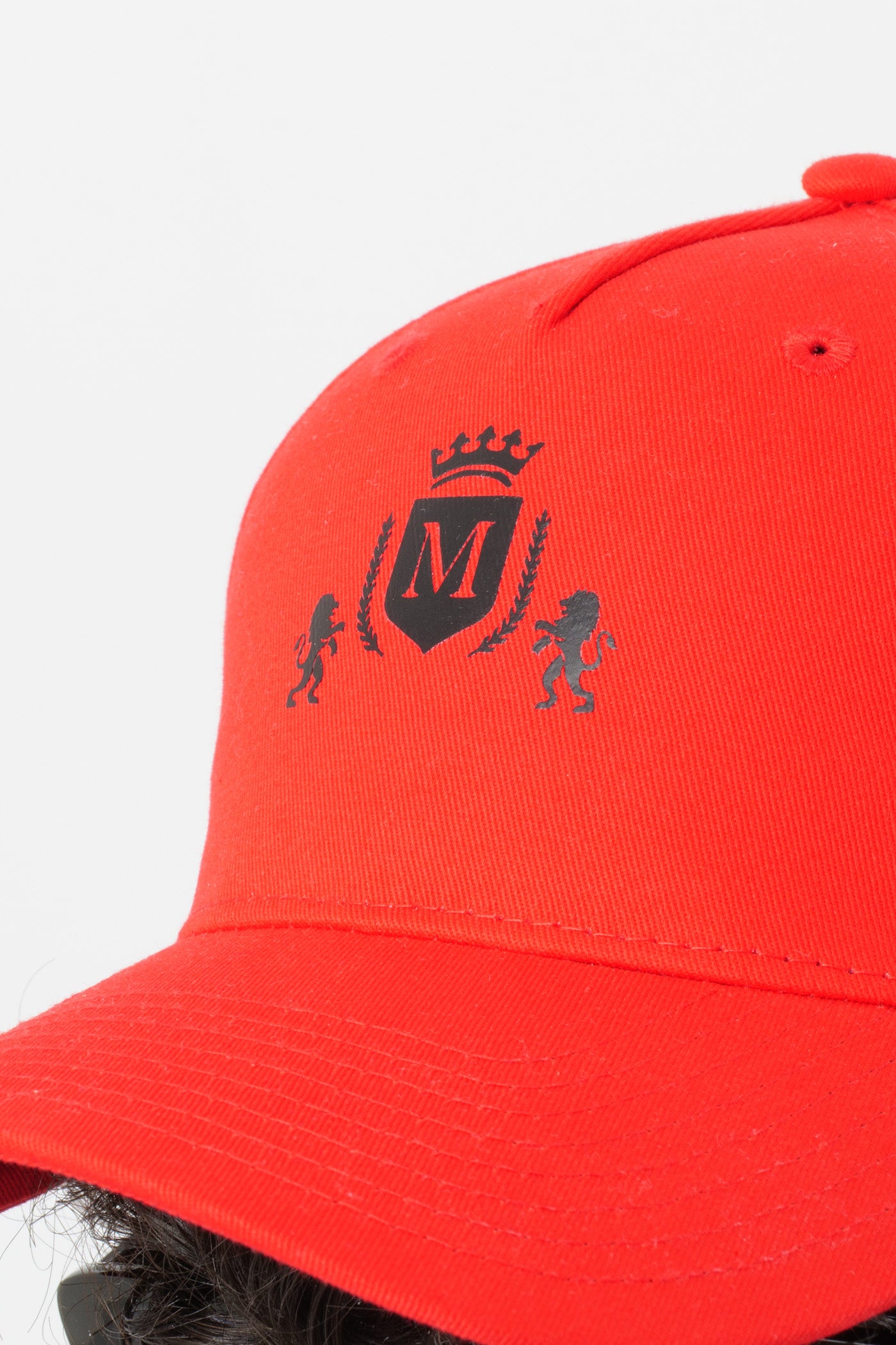 Gorra Roja con Logo Negro