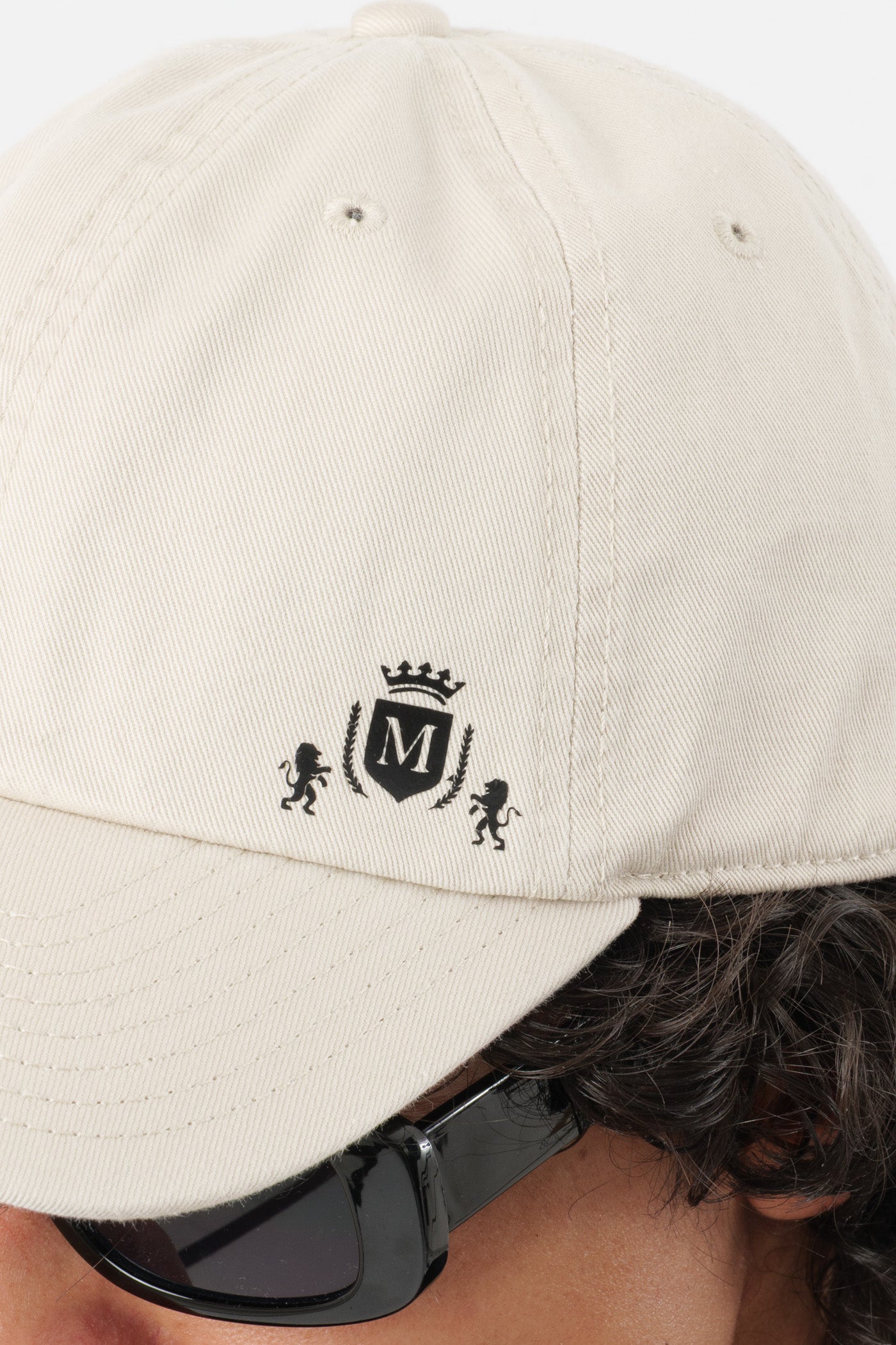 Gorra Beige con Mini-Logo Negro