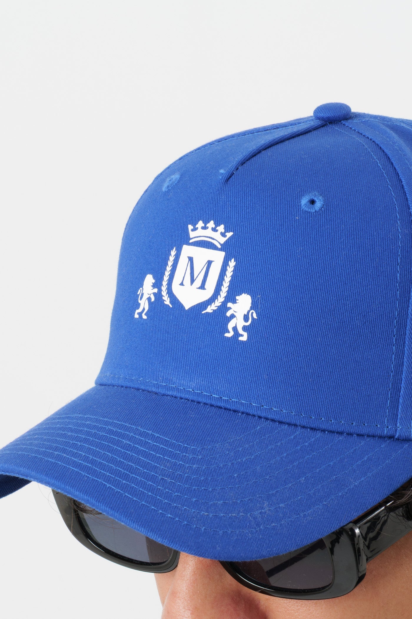 Gorra Royal con Logo Blanco