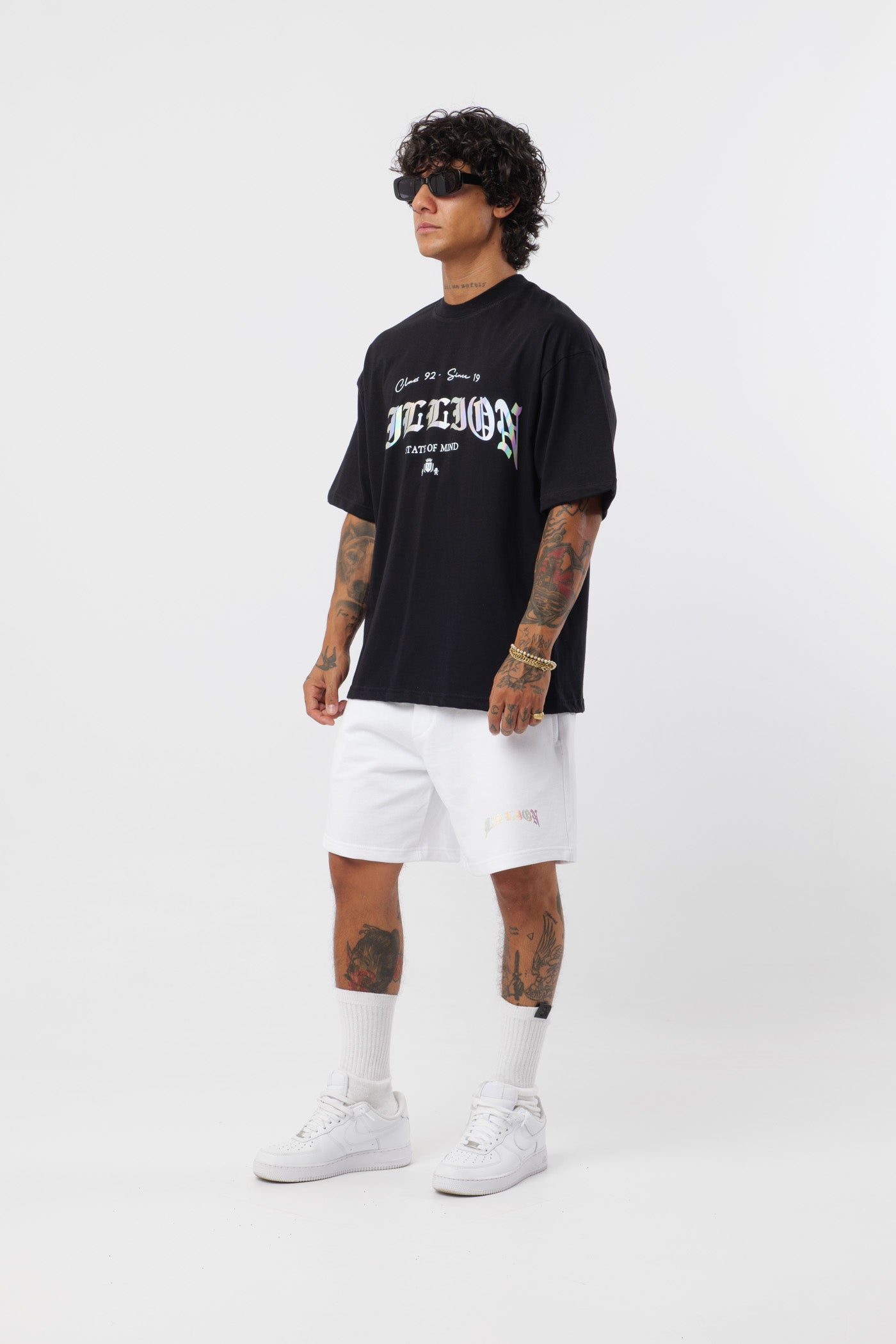 Camiseta negra holográfica