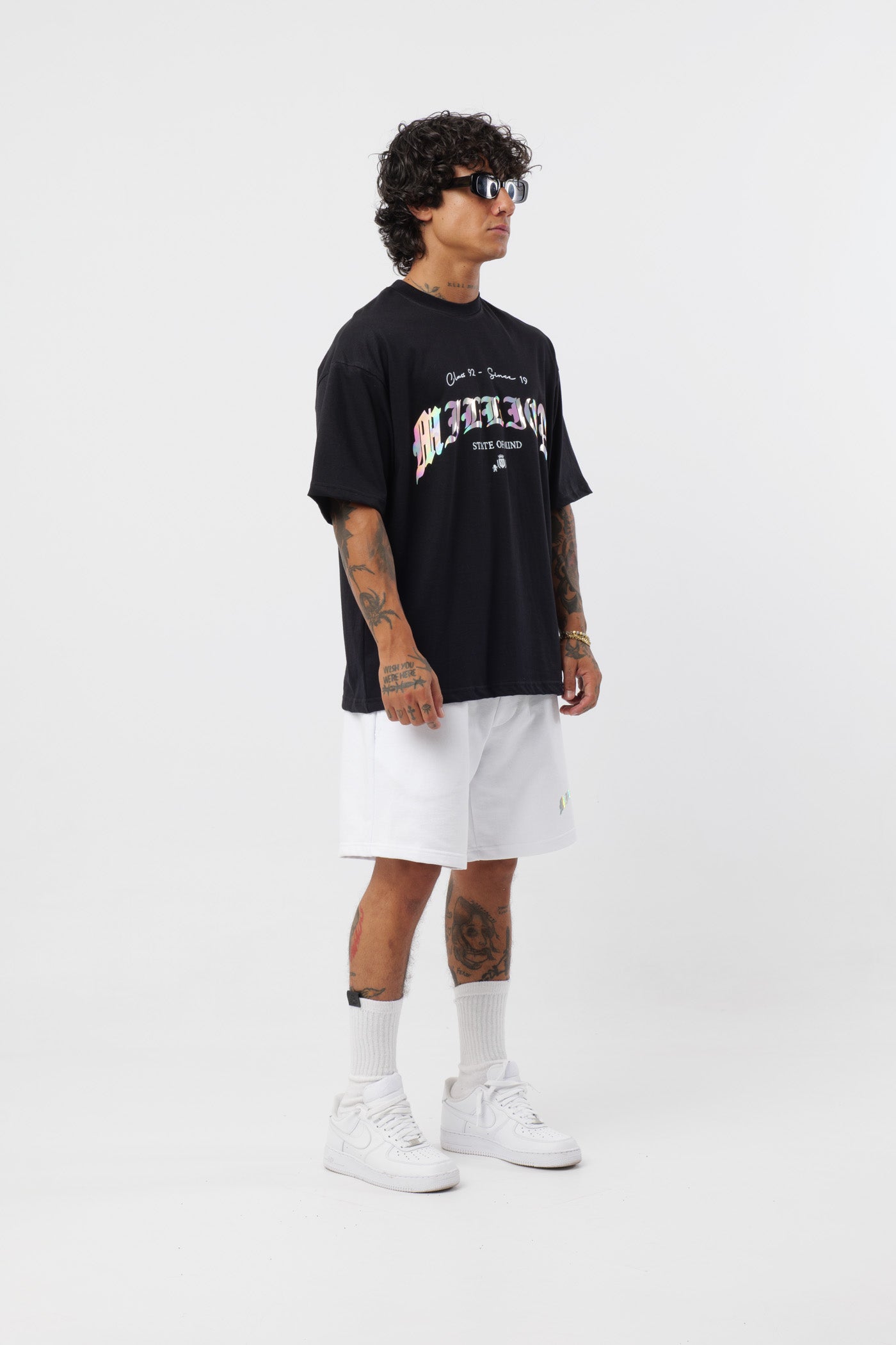 Camiseta negra holográfica