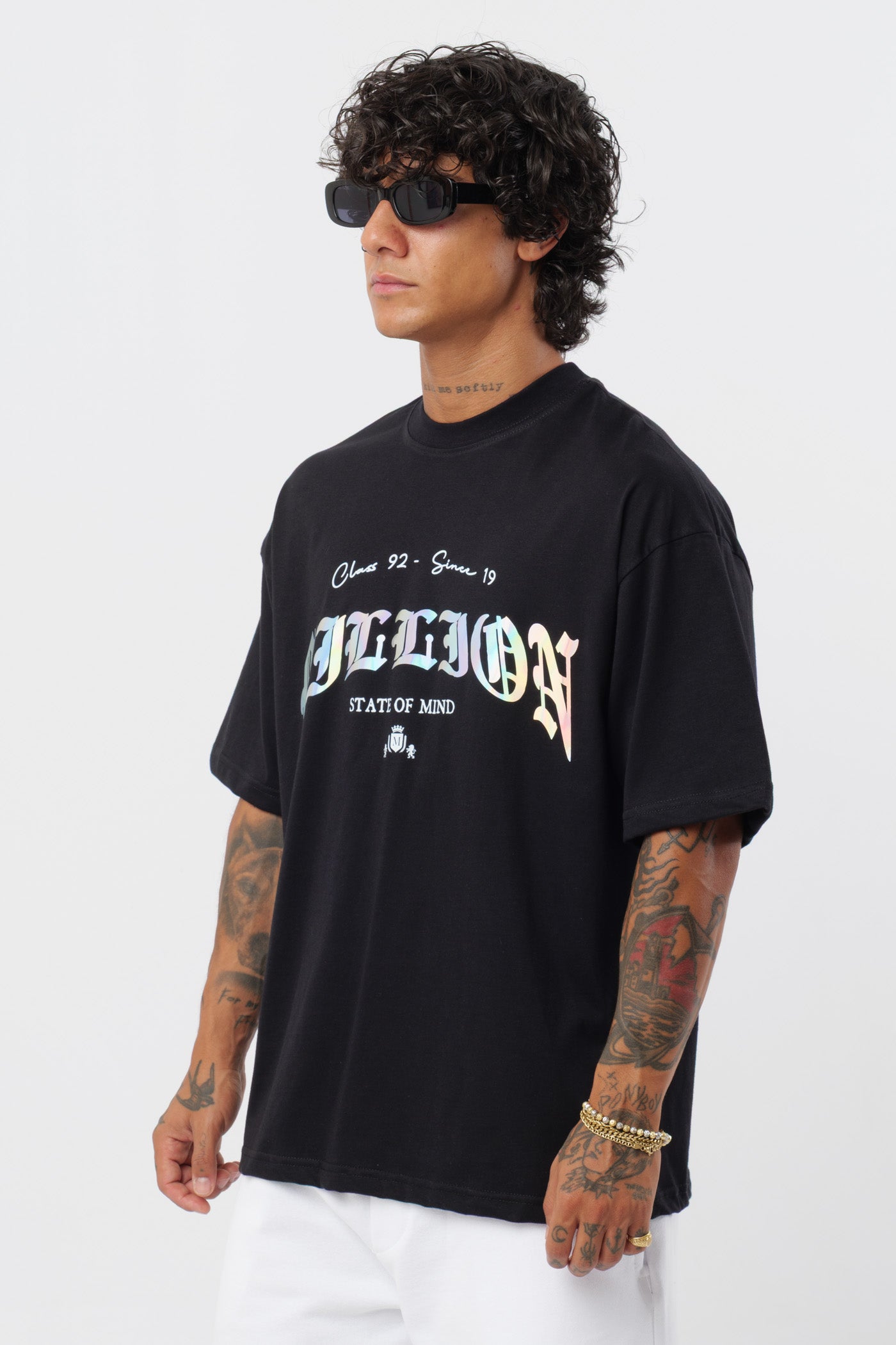 Camiseta negra holográfica