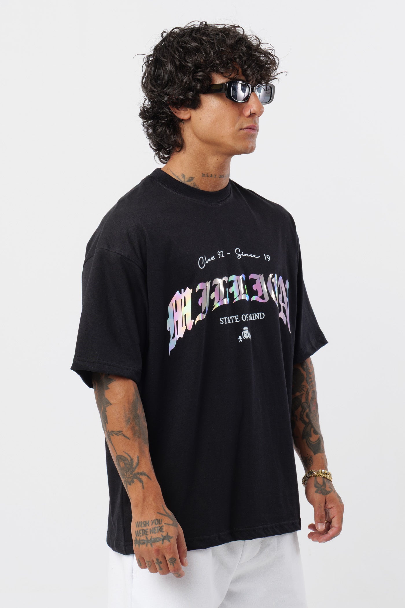 Camiseta negra holográfica