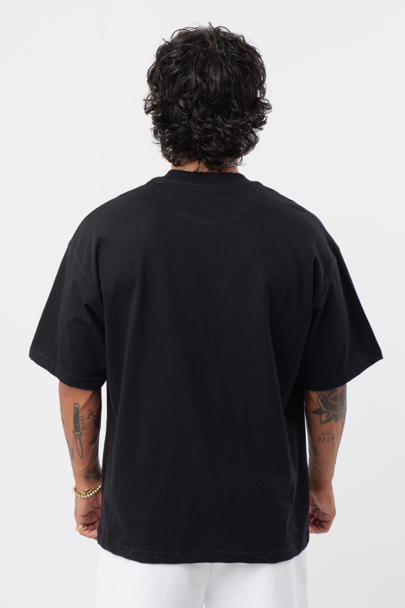 Camiseta negra holográfica