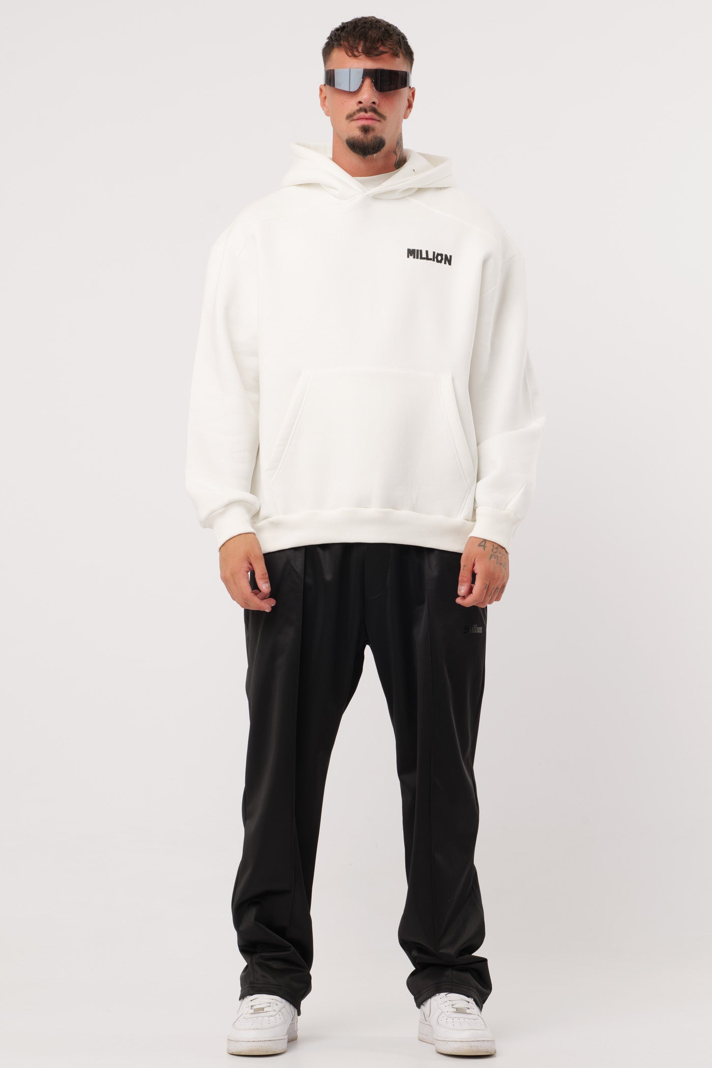 Sudadera Negra Lonely Blanca