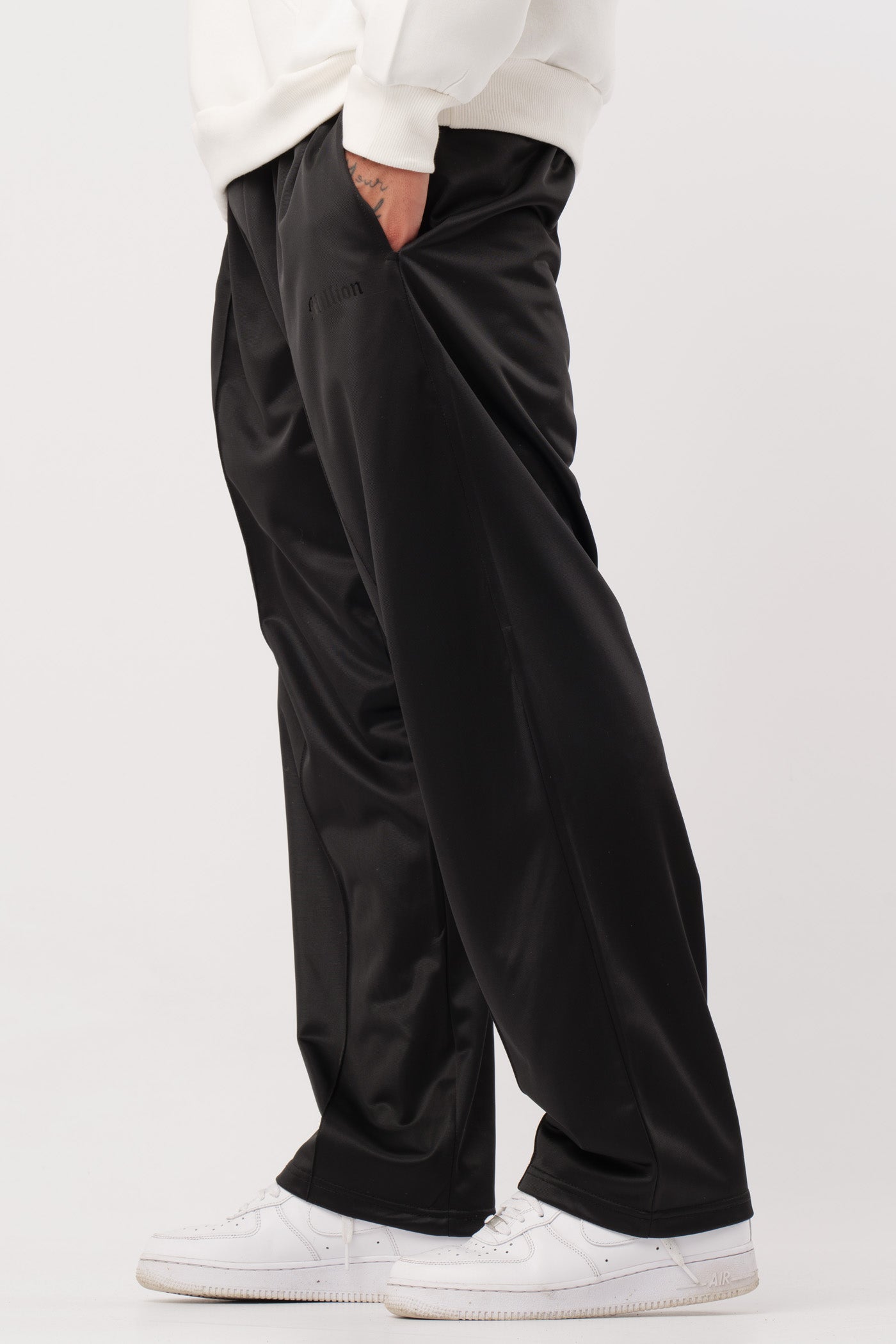 Pantalón de Acetato Negro con Nervios
