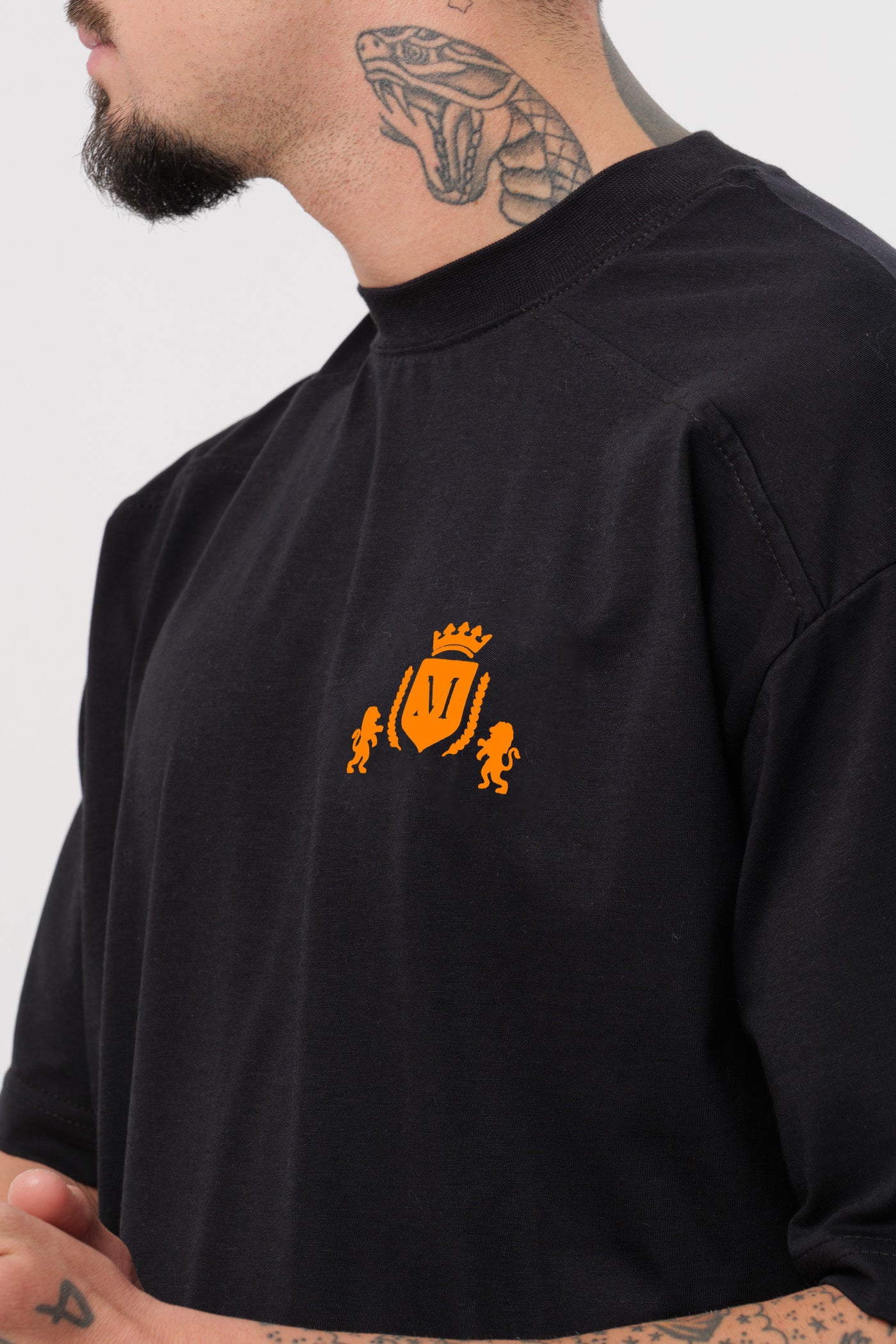 Camiseta Logo Negra Naranja Flúor